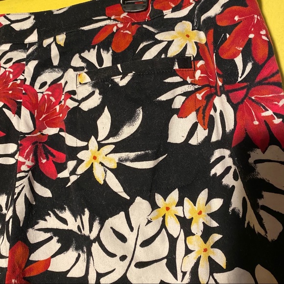 Chico’s Floral Capris - Picture 3 of 6